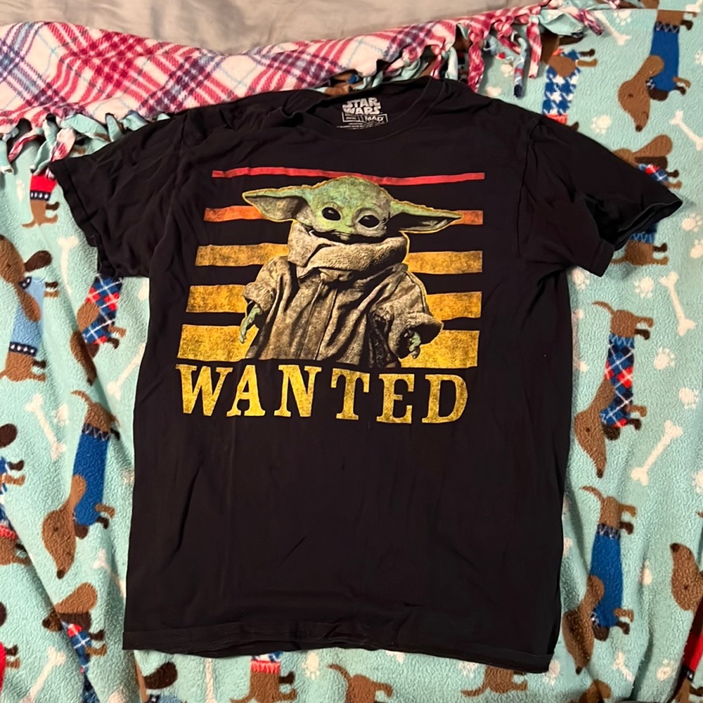 Mens small baby yoda tshirt